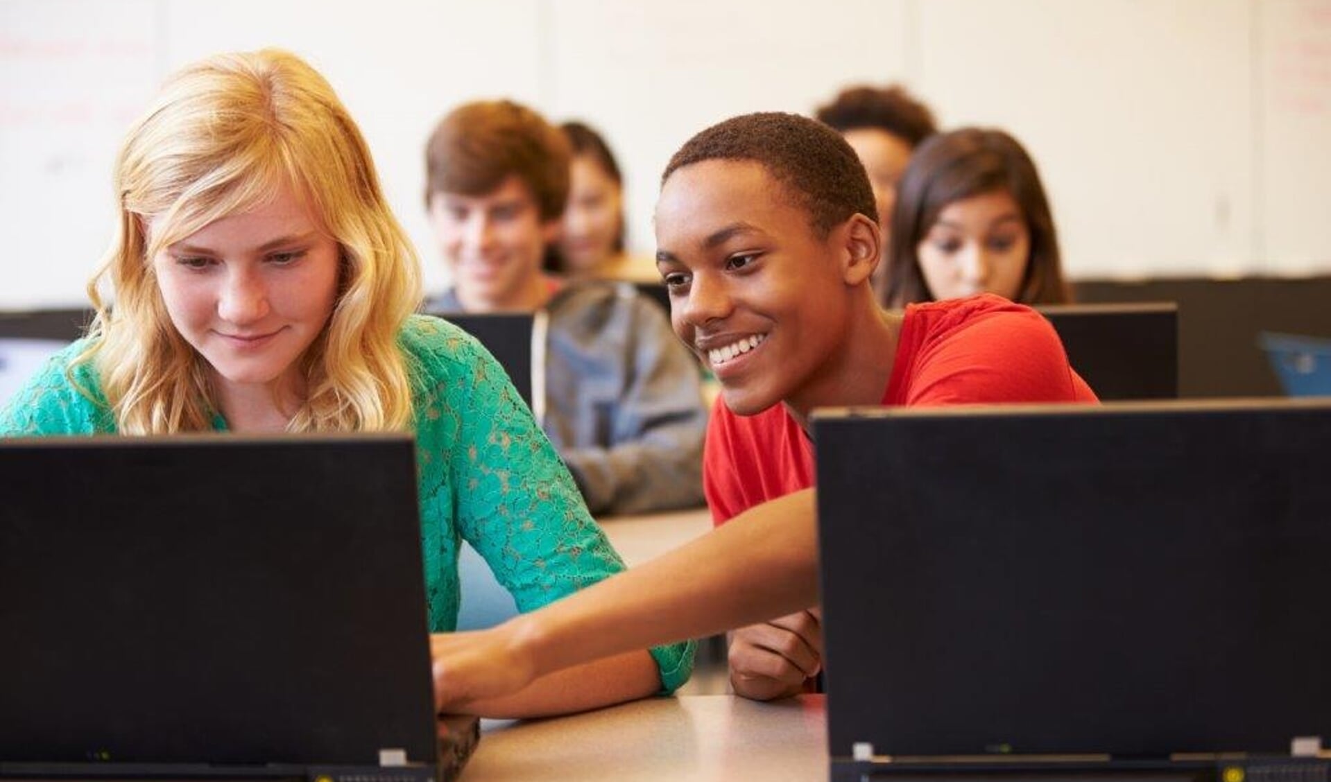 Een laptop of tablet was in de afgelopen maanden onmisbaar voor het onderwijs aan kinderen. Foto: PR 