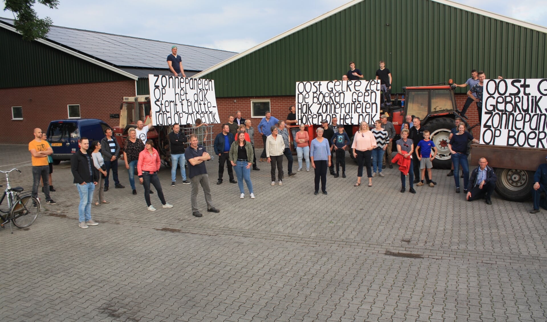 Protest in Zwolle tegen grootschalige zonneparken. Foto: Kyra Broshuis