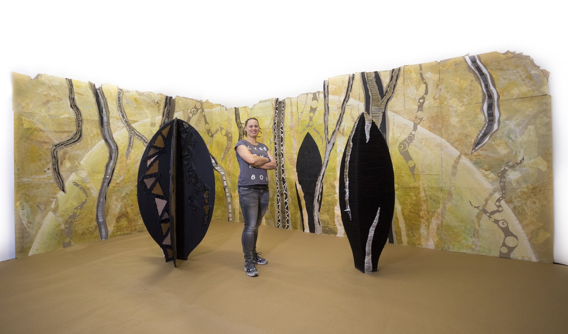 Rowena Peters bij haar afstudeerwerk: de installatie Post-Antropoceen. Foto: Daan Noordhuizen Fotografie