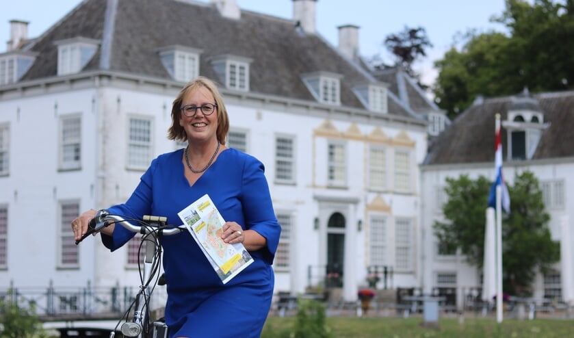 Voorzitter Ineke Hissink op de fiets. Foto: Caroline Hissink