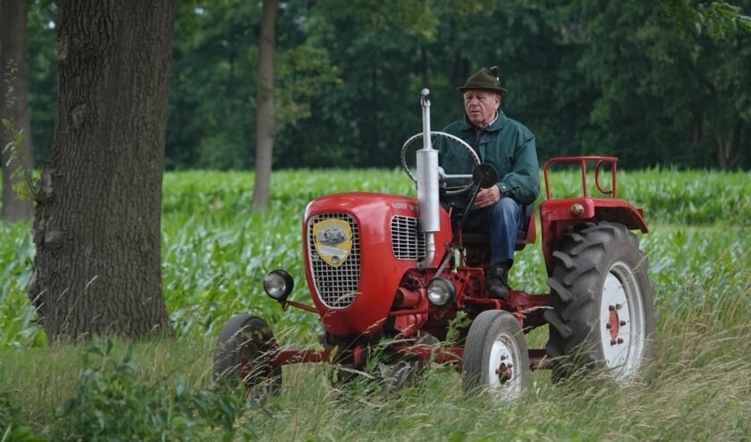Oldtimer-tractorenliefhebbers trokken er afgelopen zondag weer eens op uit. Foto: Achterhoekfoto.nl/Gradus Derksen.