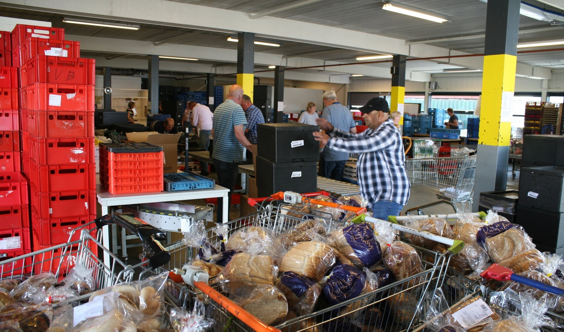 Strak georganiseerde inpak afdeling bij Voedselbank Oost-Achterhoek.