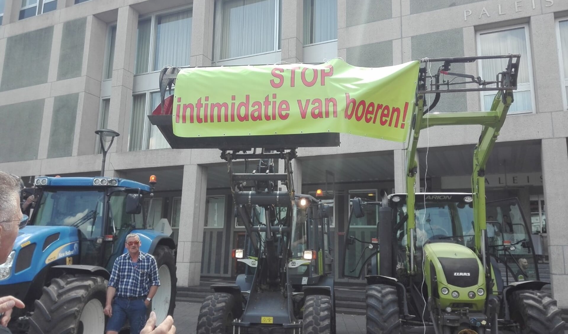 Verschillende boeren gingen mee naar Arnhem om Henk Oonk te steunen. Foto: Jan Oonk