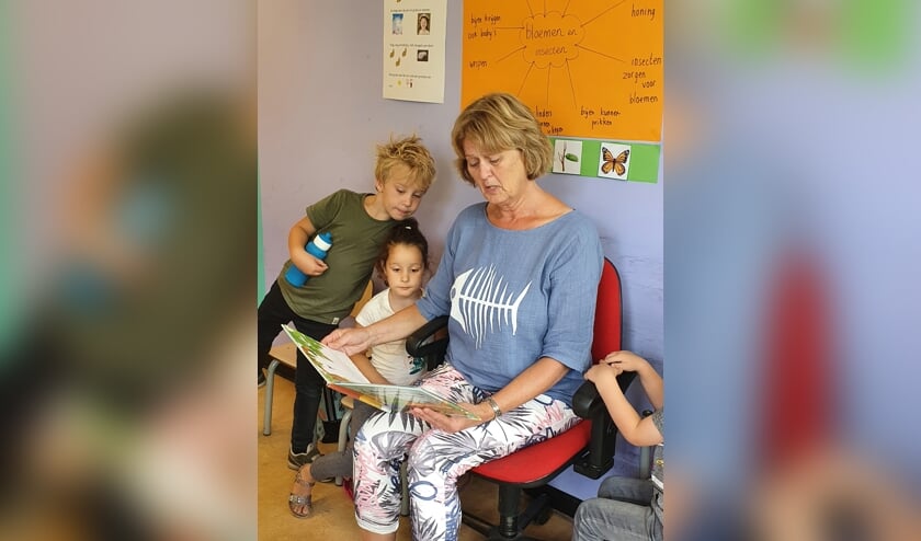 Juf Carla gaat de kinderen, de collega's en het lesgeven erg missen. Foto: PR