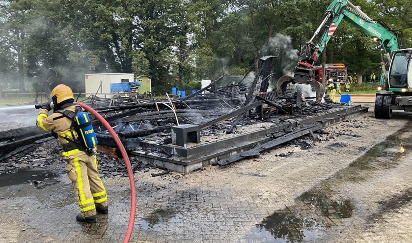 Het clubgebouw werd totaal vernietigd door de brand. Foto: Philip Stein