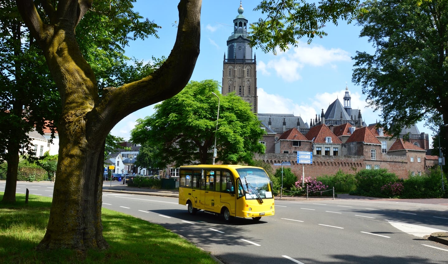  Binnenkort rijden de Stap-In-Stap-Uit-Bussen door de Zutphense en Warnsveldse straten. Foto: Alize Hillebrink