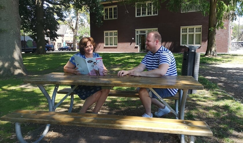 Irma Harmsen en Michiel Wopereis van Brede School Lochem. Foto: Henri Bruntink