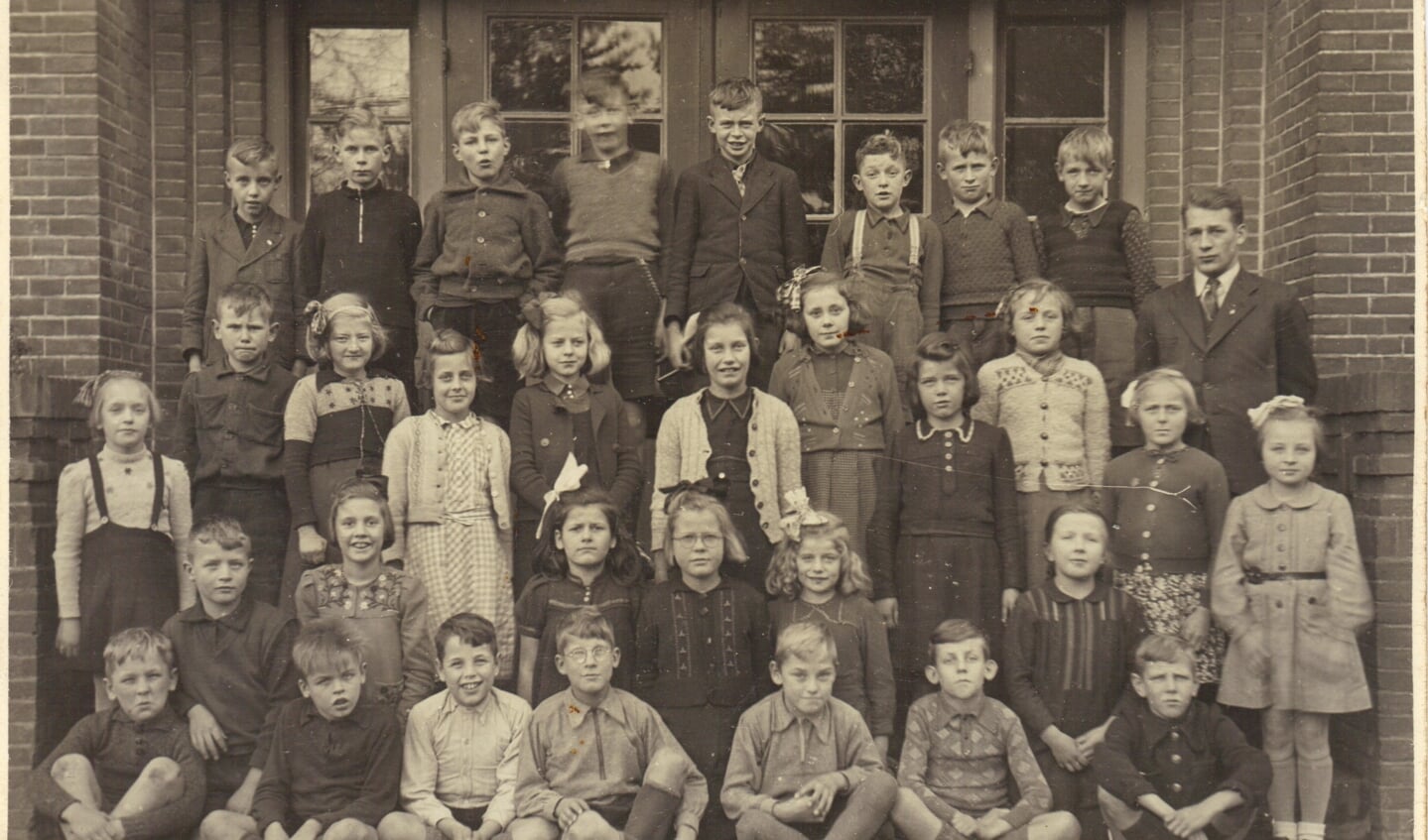 Leerlingen van School met de Bijbel eind jaren veertig van de vorige eeuw. Foto: Historische Vereniging Oud Vorden.