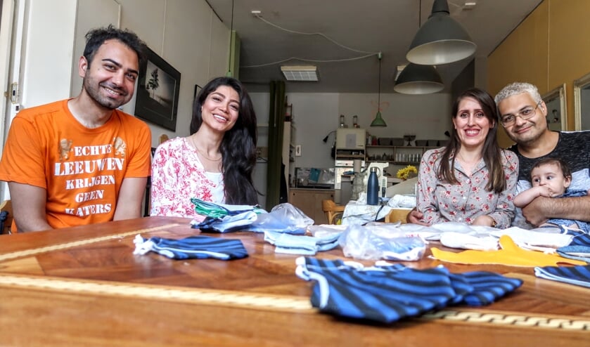 Hamed Danesh, Shima Asadi, Leila Ansari, Yazdan Hojati Nikfar en de kleine Niwan (v.l.n.r.). Foto: Luuk Stam