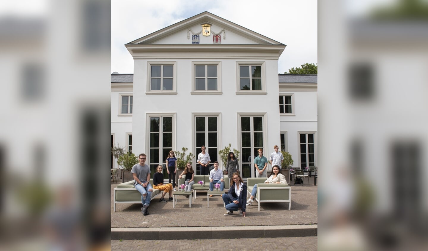 Jongeren op bezoek bij premier Rutte in het Catshuis in Den Haag. Foto: Nia Palli