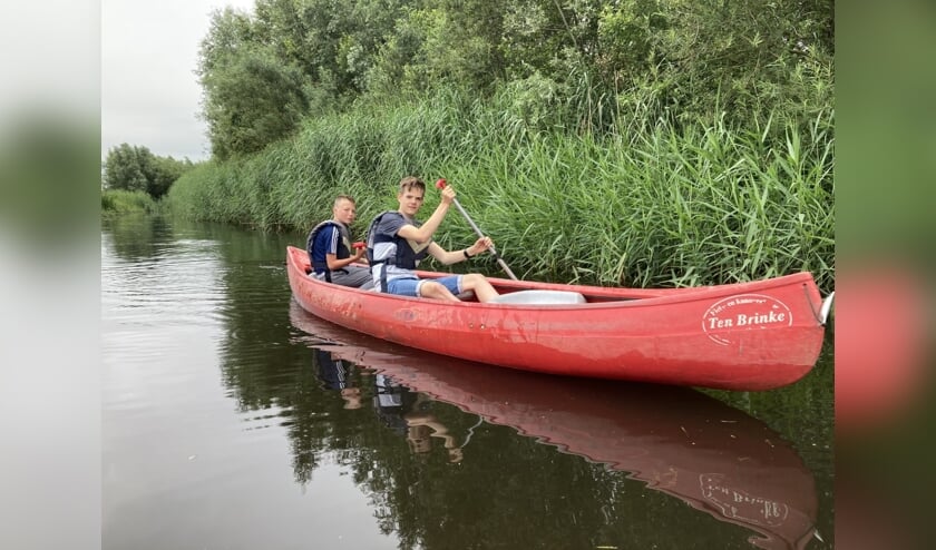 Leerlingen van de onderbouw onderweg in de kano op De Slinge. Foto: Bram Rhebergen