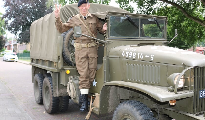 In het uniform van een Colour Sergeant van The Royal Canadian Legion Branch 005 nam Gerrit Bruggink afscheid van de WILA BV. Foto Arjen Dieperink