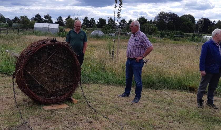 Het ooievaarsnest in aanbouw. Foto: Ferry Broshuis