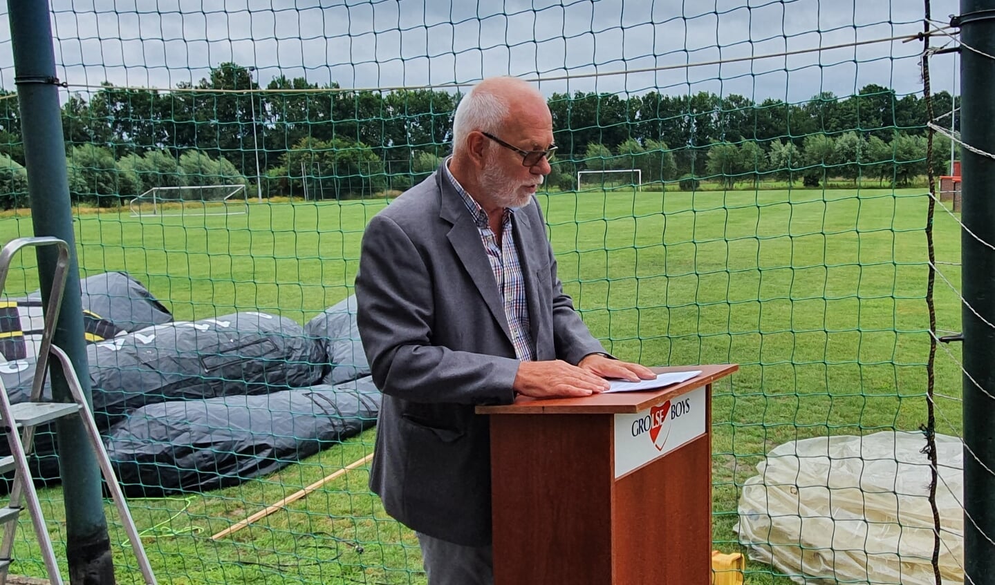 Harry Paf spreekt de laatste keer de leden toe. Foto: Henri Walterbos