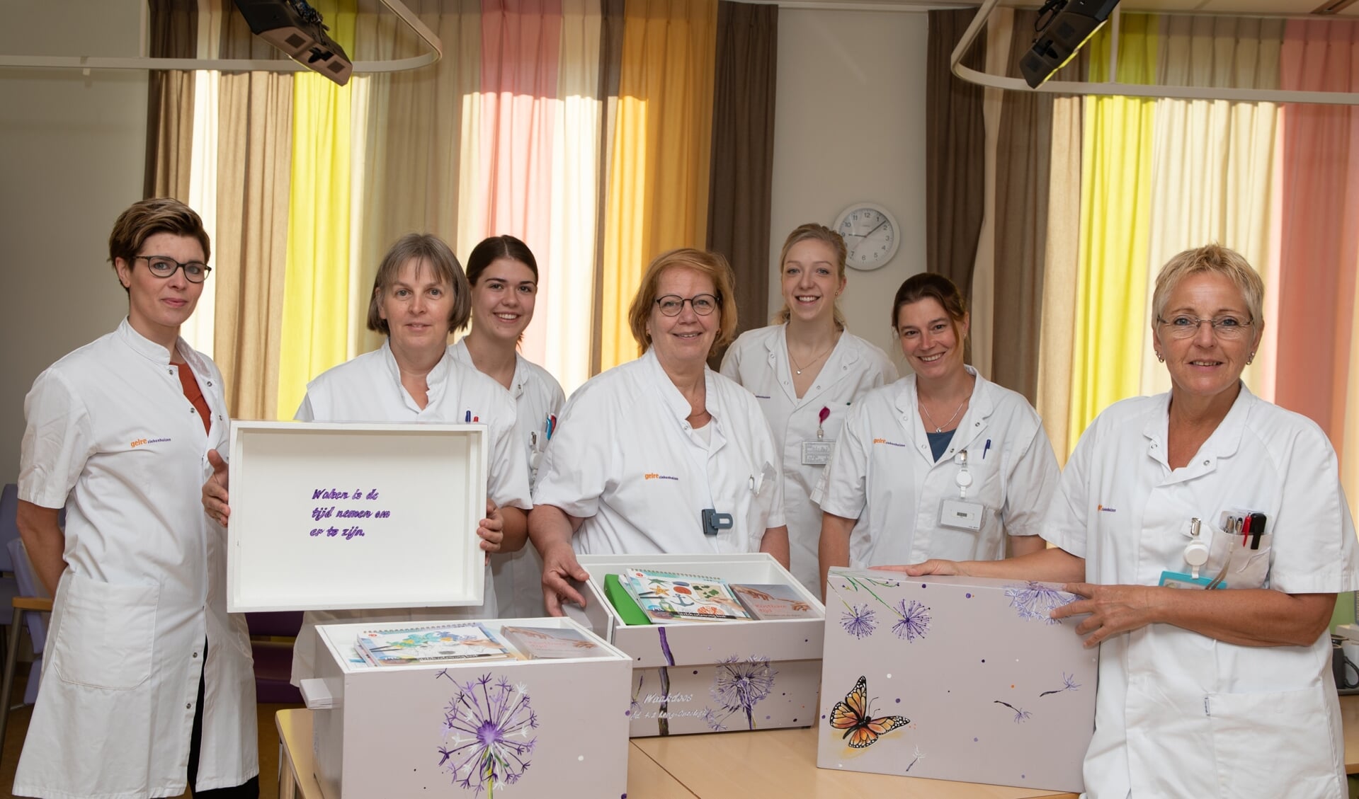 Verpleegkundigen nemen waakkoffers in gebruik in Gelre ziekenhuizen Zutphen. Medische Fotografie Gelre ziekenhuizen