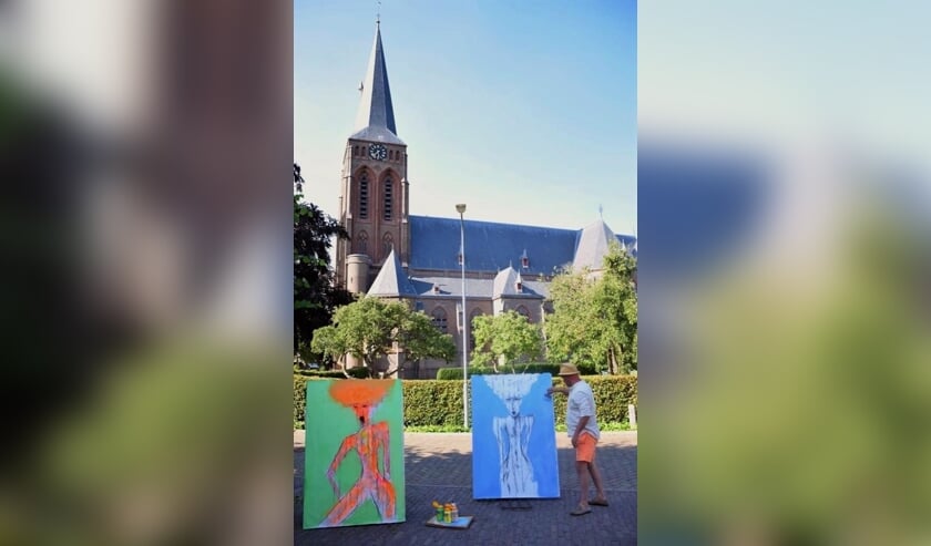 Eduard Wilting aan het werk op het terras van het Wapen van Baak. Deze en andere werken van hem zijn vanaf vrijdag 24 juli te bezichtigen in het Martinushuus in het achterste gedeelte van de imposante Martinuskerk. Foto: PR