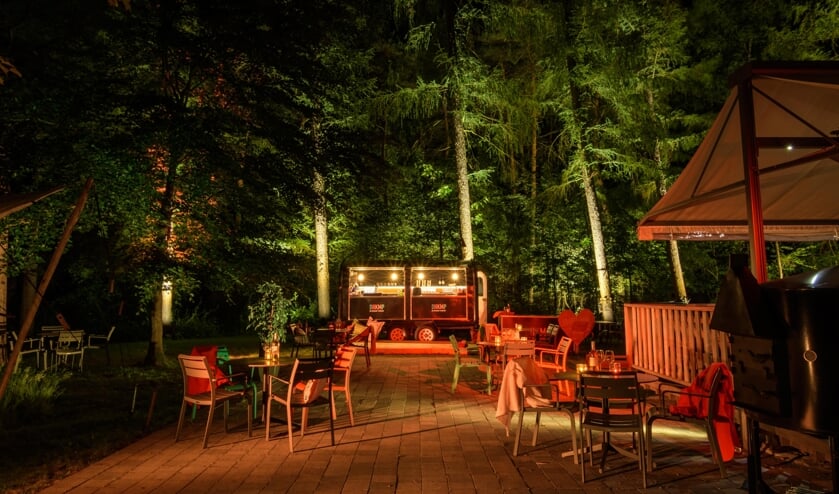 Vanaf vrijdag 17 juli kan men lekker loungen in het Ruurlose bos bij De Heikamp. Foto: Casper Meenink