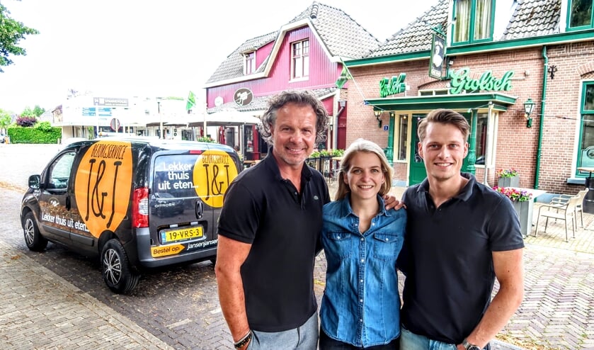 Marco Jansen (links) met medewerkers Anniek Hermans en Damian Rondeel. Foto: Luuk Stam