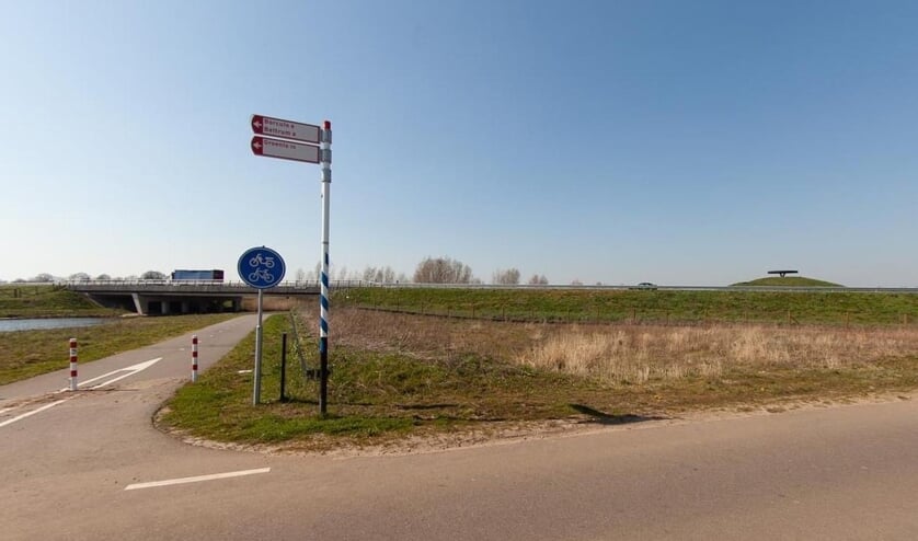 De plek langs Berkel en vistrap waar de plantage moeten komen. (Foto: Geert van der Veer)