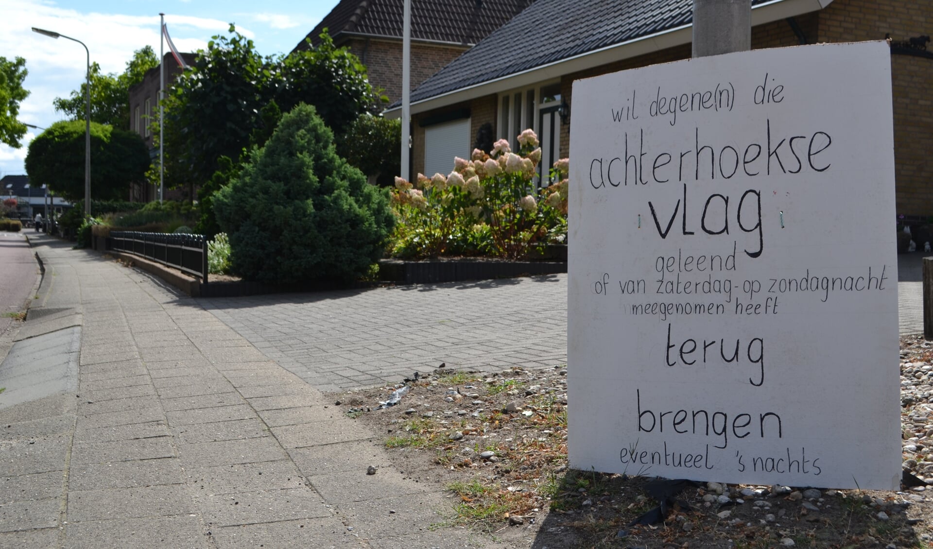 Sinds zondag prijkt dit bord met deze tekst aan de Barchemseweg in Ruurlo. Foto: Diana Bannink