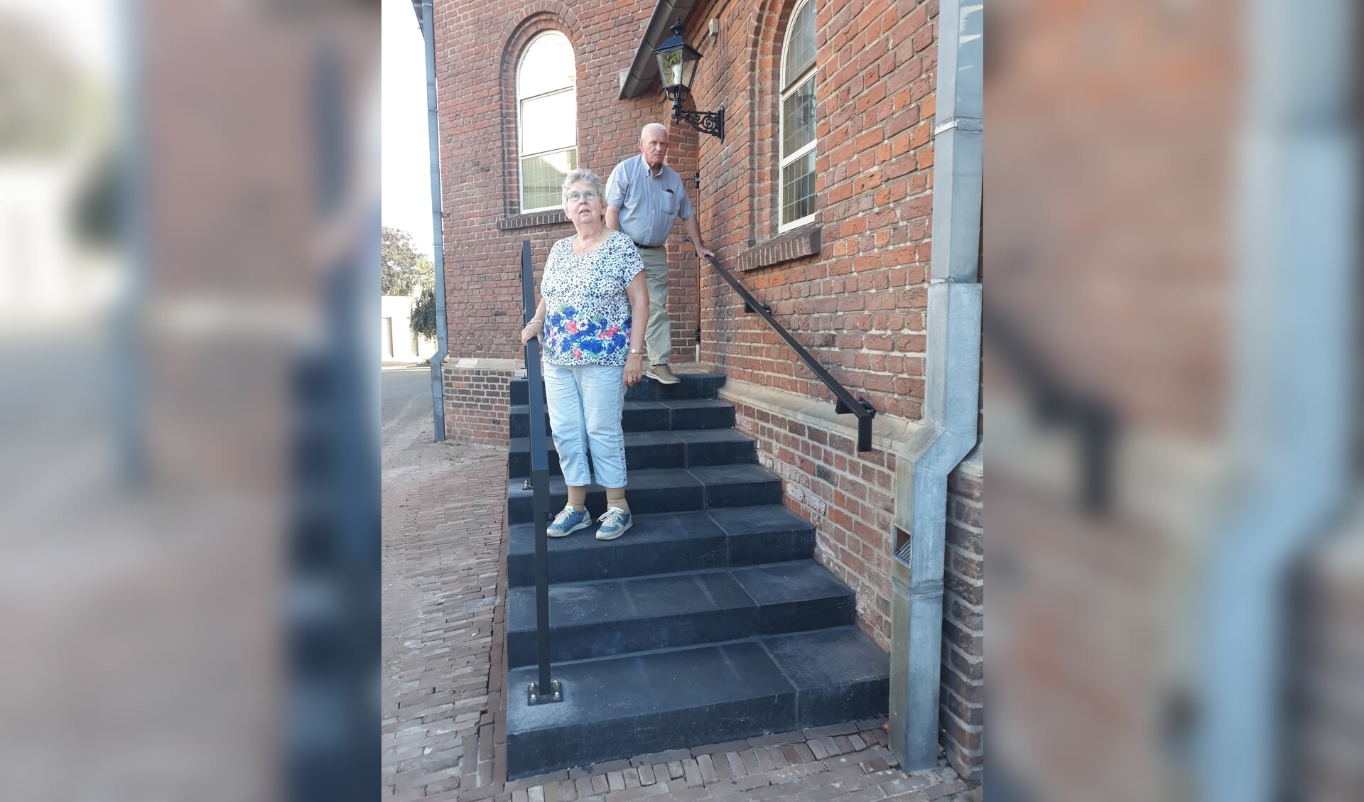 Alie Timmerije en Henk Wanink op de nieuwe trap. Foto: PR