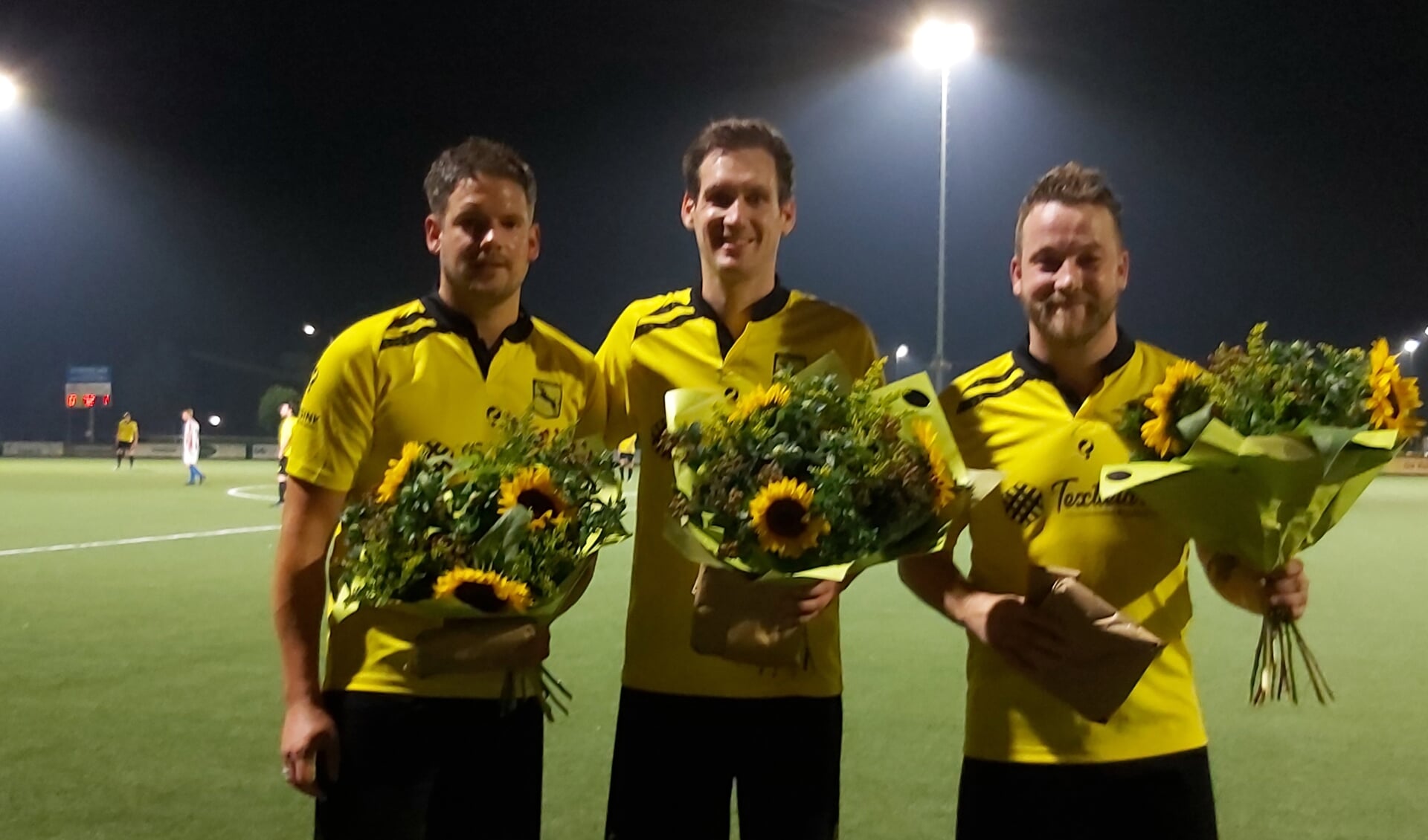 De afscheidnemende voetbaltoppers: v.l.n.r.: Niek Sprukkekhorst, Koen Hoijtink en Maikel Janssen. Foto: Jaime Lebbink   