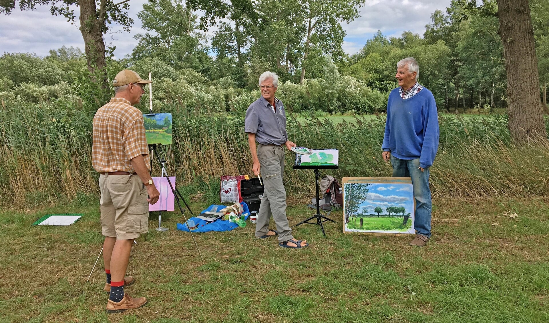 De drie 'plein air'-schilders met hun werk. Foto: PR