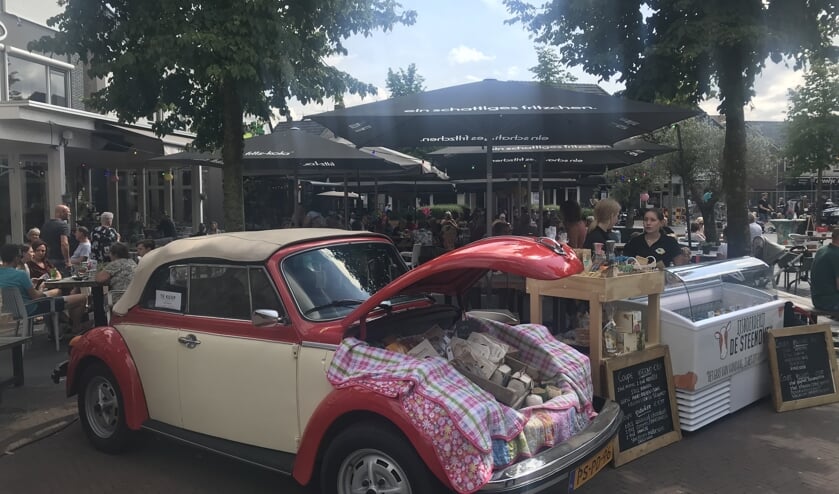 Van alles te koop op de Kofferbaksale, zelfs de auto.