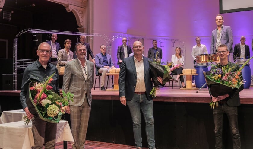 V.l.n.r.: Eduard de Voogd (Bestuursvoorzitter van het Zutphense theater- en congrescentrum), Flip Oosterberg (algemeen directeur Koninklijke Oosterberg), Johan Boonekamp (directeur Hanzehof) en Mathijs ten Broeke (wethouder gemeente Zutphen). Foto: Youk Brussel van Apertura Motions