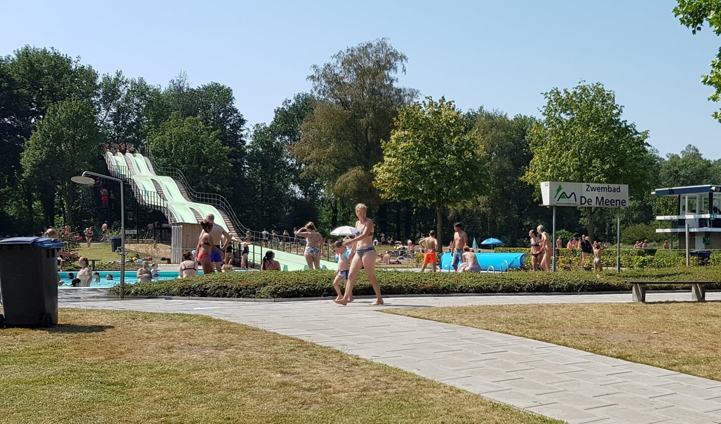 Ook de komende dagen is zwembad De Meene extra lang open. Foto: PR