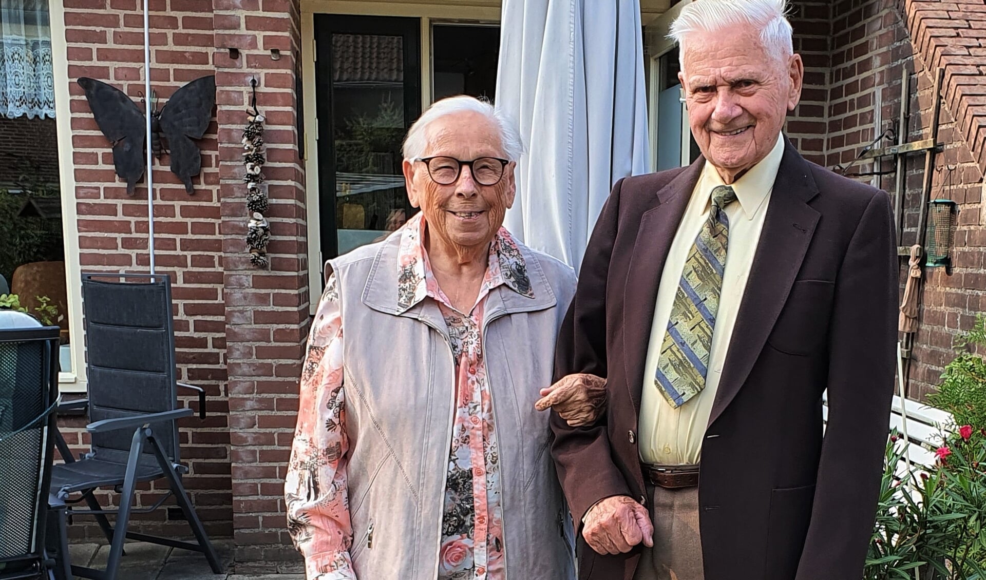 Het platina echtpaar Van der Linden. Al zeventig jaar delen Marie en Johan lief en leed met elkaar. Foto: Alice Rouwhorst