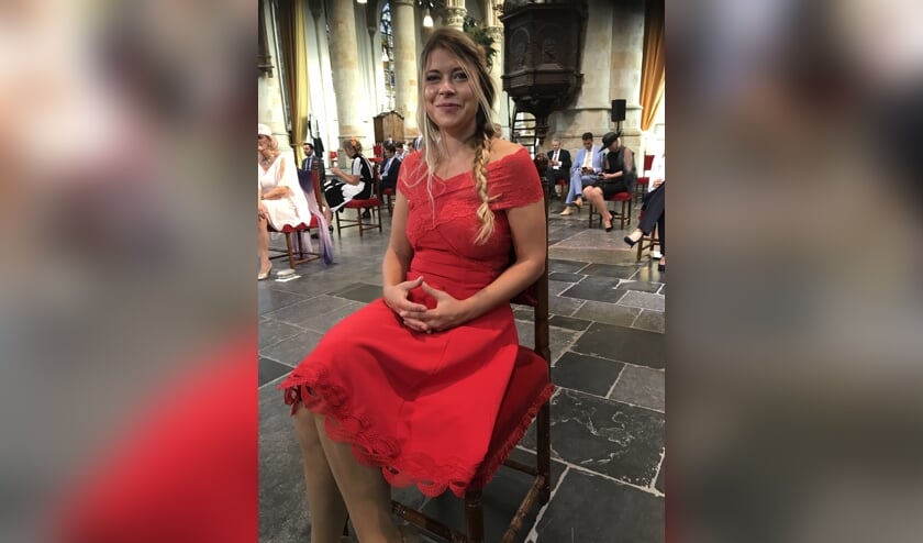 Lisa Westerveld woonde in de Grote Kerk de troonrede van koning Willem-Alexander bij. 'Het is wel een heel bijzonder moment om hierbij aanwezig te kunnen zijn'. Foto: Léonie Sazias