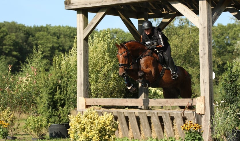 Kim Kleine en haar paard Eddie in actie. Foto: PR