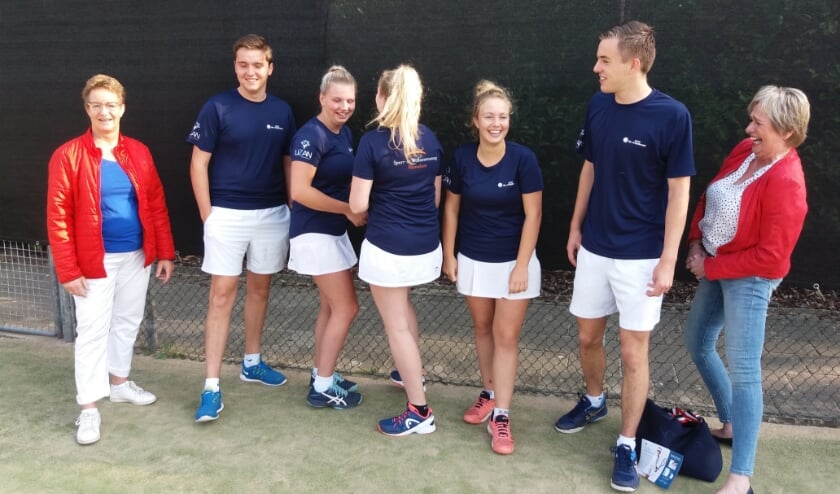 Het team van De Wildbaan in het nieuwe tenue. Foto: PR