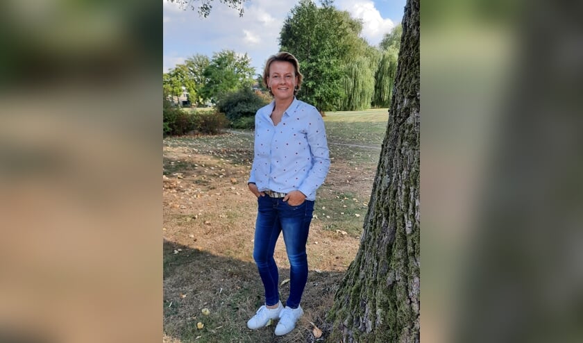 Susan Roerink van Studiepunt Oost Gelre biedt kinderen ondersteuning bij het plannen en structureren van het huiswerk d.m.v. het aanleren van verschillende studievaardigheden. Foto: Kyra Broshuis