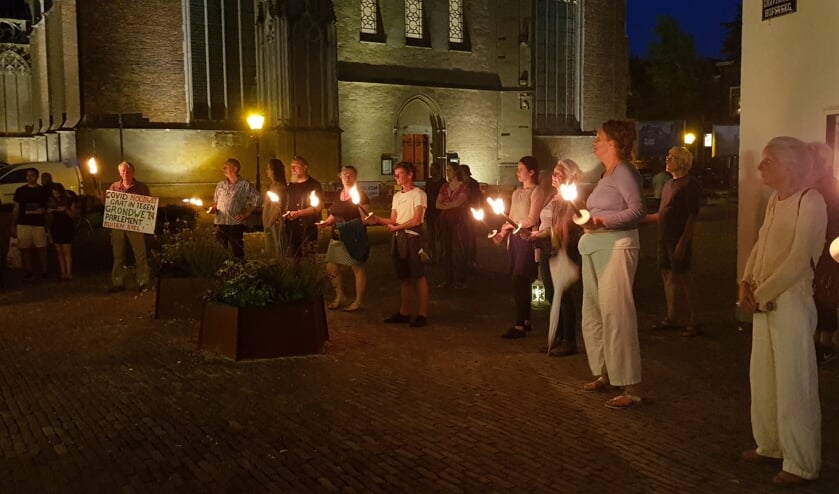 Deelnemers aan de stille tocht, tegen invoering van de spoedwet. Foto: Jolien Wilmar