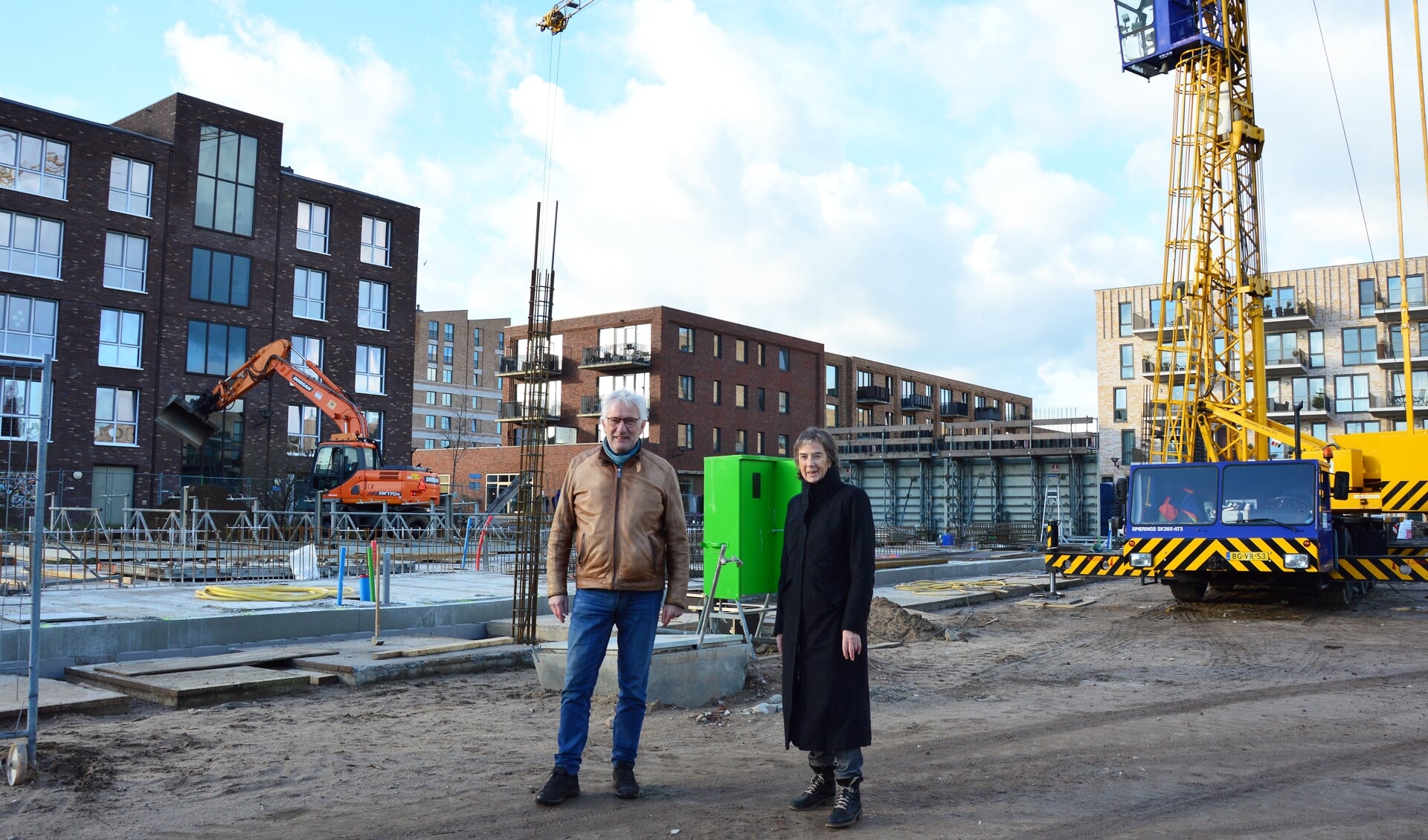André van Oene en Brenda Reyne op de bouwlocatie van de Zutphense Knarrenhof. Foto: Alize Hillebrink