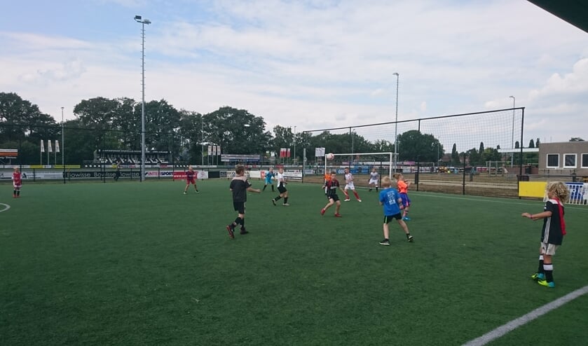 Gezellig samen een balletje trappen behoort tot de mogelijkheden. Foto: PR