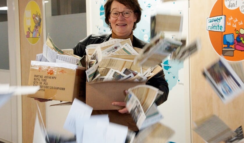 <p>Uit de vele goede inzendingen pakte Dyanne Schiphorst vier winnaars. Foto: Anouk Kots</p>