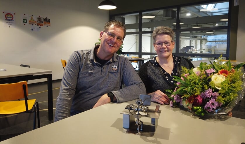 <p>Jubilaris Willie werd bij de viering vergezeld door zijn vrouw Wilhelmien. Foto: Bart Schimmel</p>