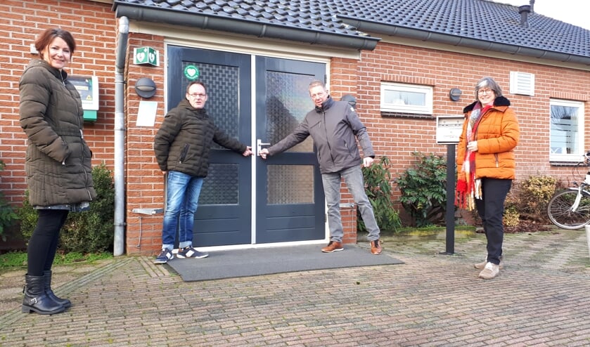De 'oude' en de nieuwe aanspreekpunten voor D'n Heurnsen Tref bij de overdracht van de sleutels. Foto: PR