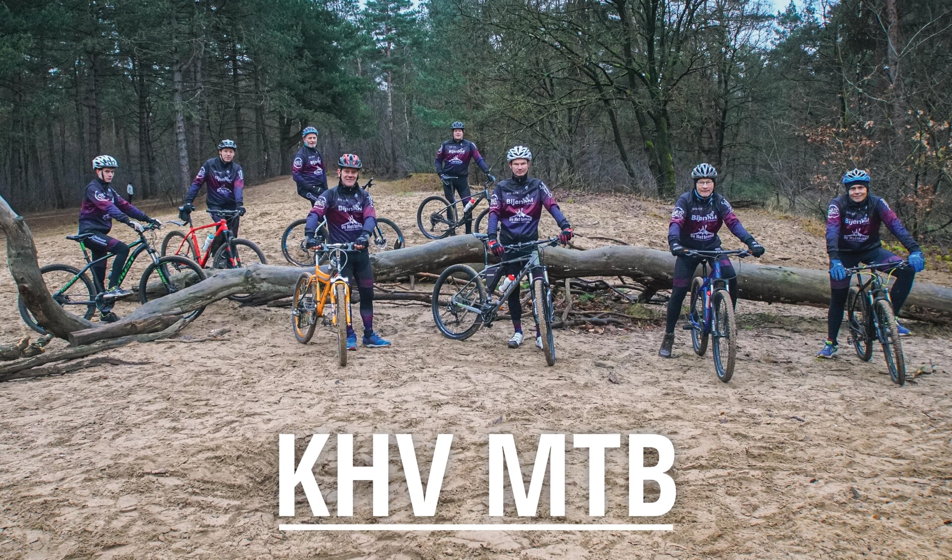 Het KHV MTB-team in nieuw tenue. Foto Theo Seesing