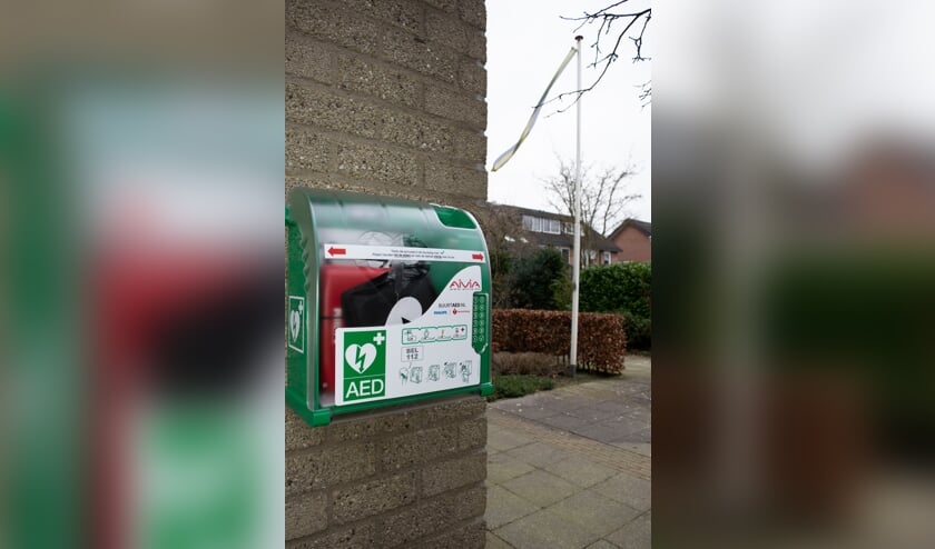 <p>De AED aan de Weerdslag 108 is beschikbaar. Foto: PR</p>