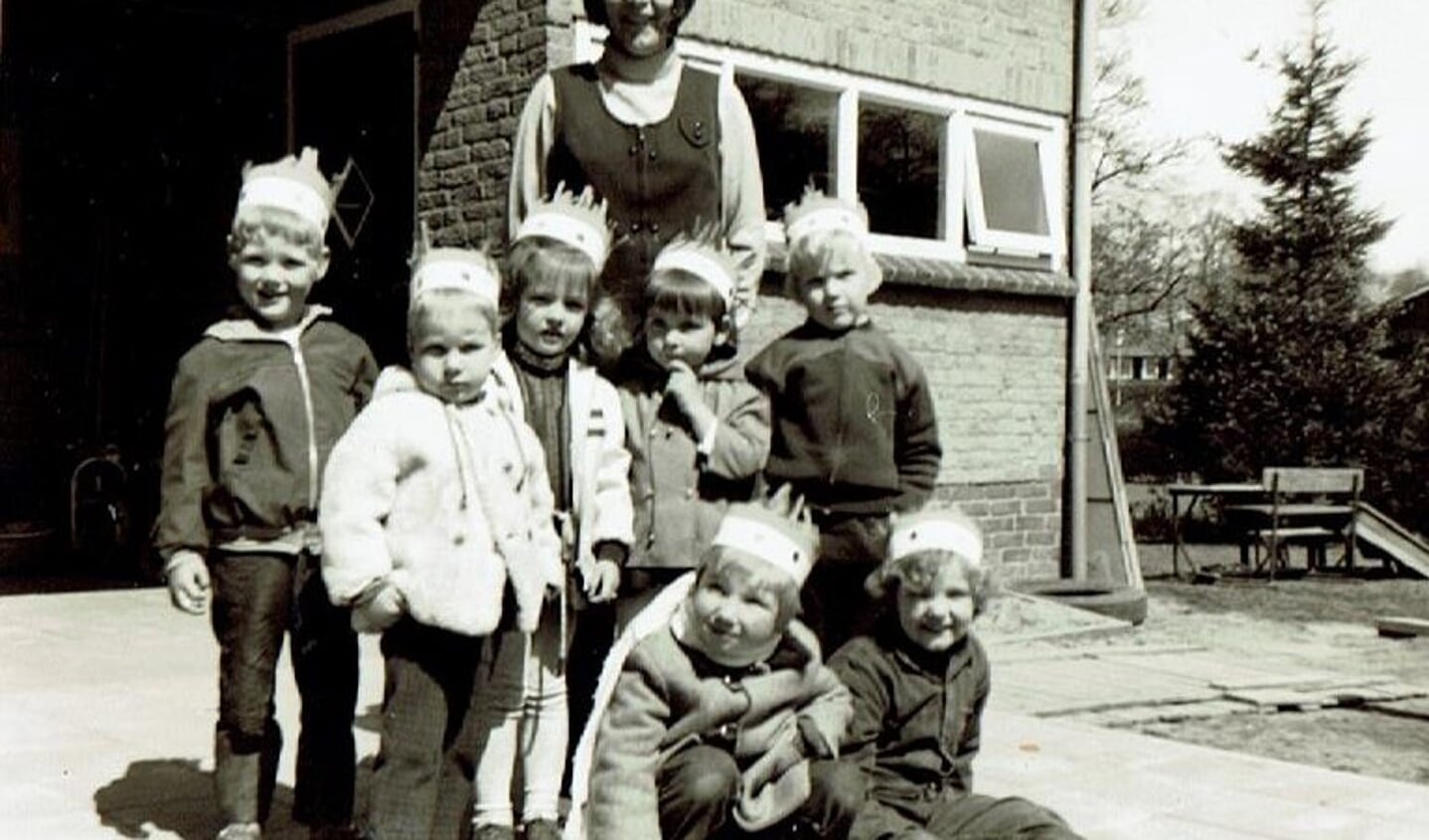 Het eerste groepje kinderen dat bij juf Arendsen in het peuterklasje kwam. Eigen foto