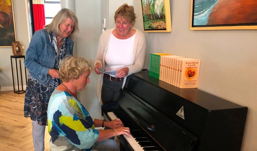 <p>Anne-Mieke van Vliet, Martje Postma en Erika Kuik, vrijwilligers van De Kei Steenderen. Foto: PR</p>