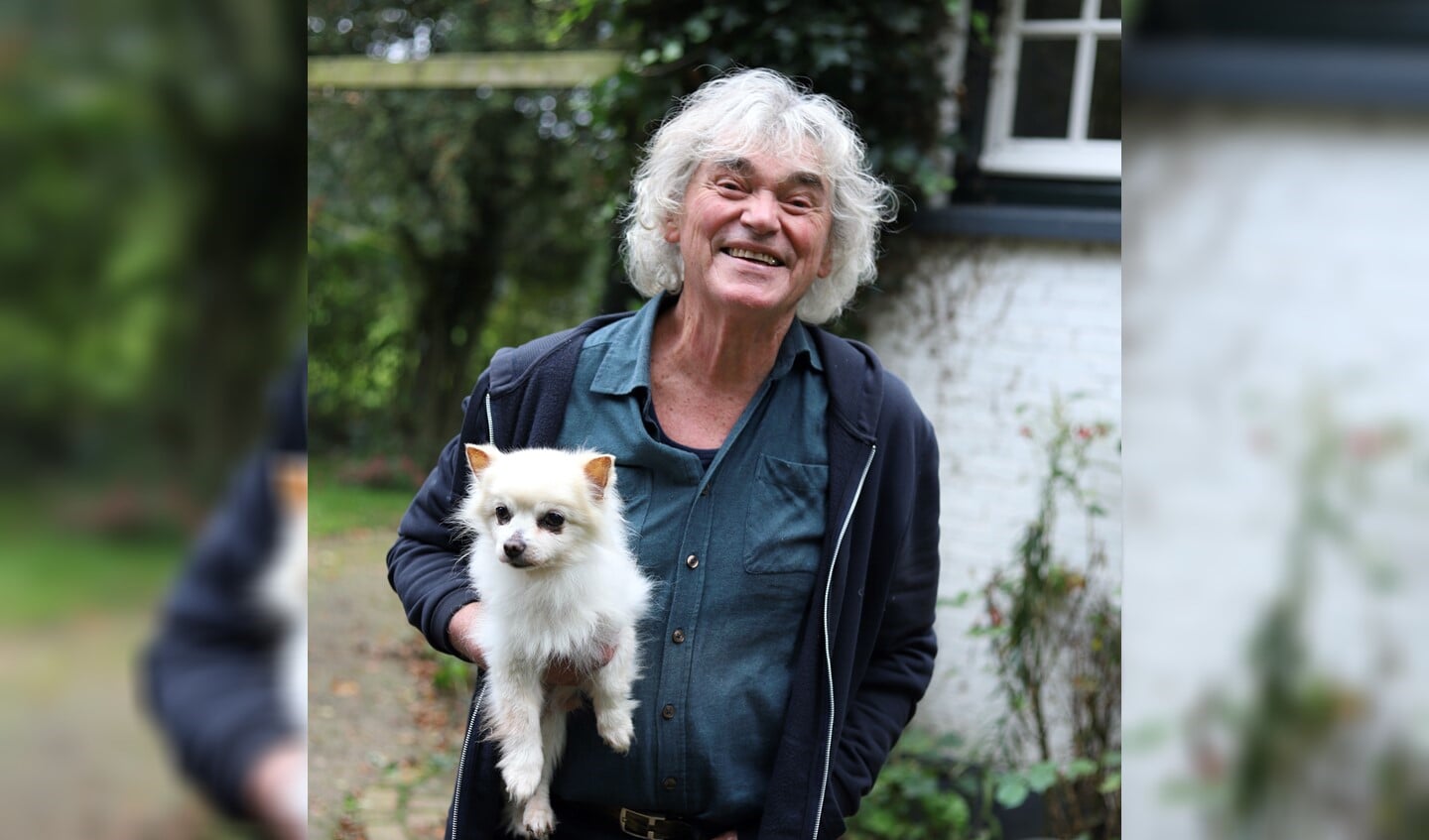 Hans Keuper met hondje Tarzan. Foto: Sander Grootendorst