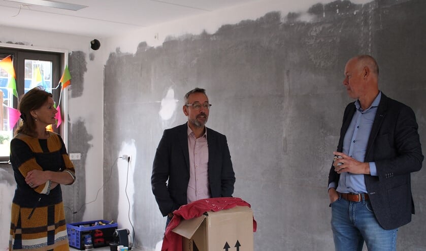 Heidi Touw van Welnu en gedeputeerde van de provincie Gelderland Jan van der Meer in gesprek met Paul van Uum. Foto: Marlous Velthausz