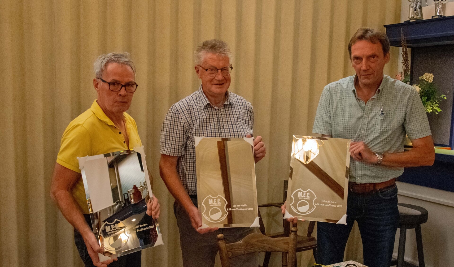 Geert Toebes (links), Ad ter Welle (midden) en Wim de Roos werden Lid van Verdienste. Foto: PR MEC