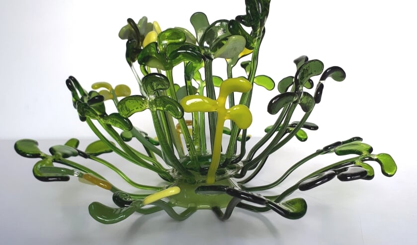 <p>Groene Bloem in bullseyeglass. Foto: PR</p>