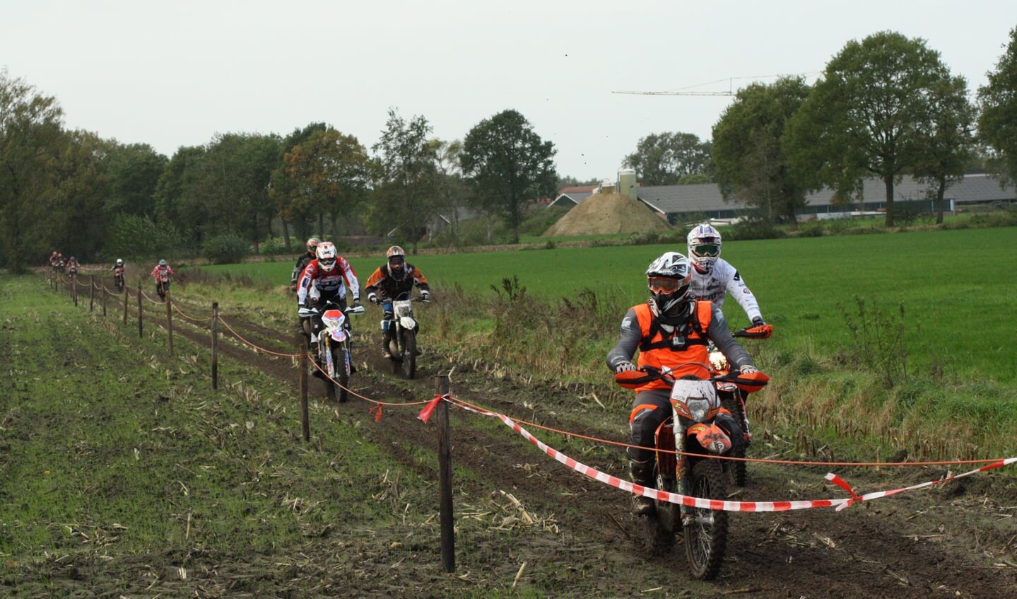 Na twee jaar van afwezigheid op de Offroad kalender staan de vrijwilligers van Motorclub Ruirlo weer te trappelen om een mooie route aan te bieden voor de ‘noppenliefhebbers’ op zondag 31 oktober. Foto: Martijn Stegeman.